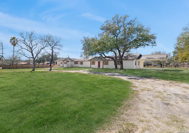 2nd image of 113 Crestline Dr, Pleasanton, TX 78064 | MLS# 2009958