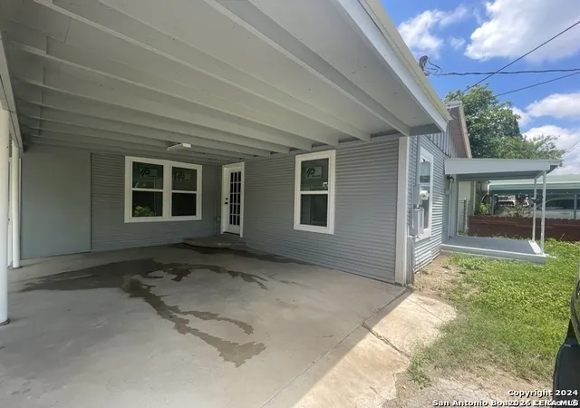 10th image of 422 Florence St, Uvalde, TX 78801 | MLS# 2009979