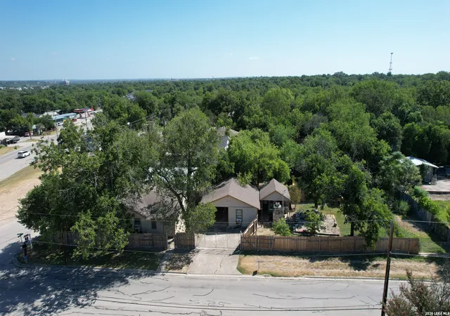 Photo 3 of Single family home for sale at 1995 Cross St, New Braunfels, TX 78130 | MLS# 2009990 | Listing updated on 2026-08-30