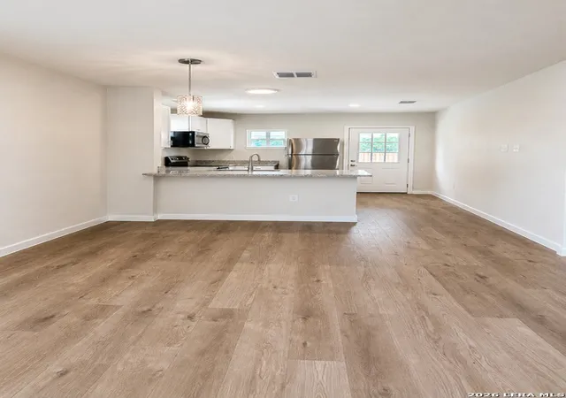 5th image of 206 Mercedes, San Antonio, TX 78207 | MLS# 2010020
