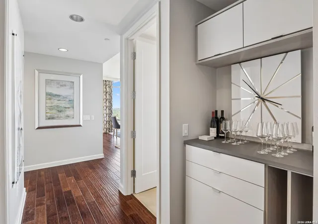Listing Photo 5 - Condo for sale in building located at 4242 Broadway, San Antonio, TX 78209 - Unit #APT 1704