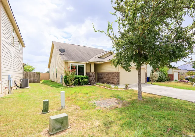 Photo 3 of Single family home for sale at 5806 Cielo Rnch, San Antonio, TX 78218 | MLS# 2010044 | Listing updated on 2026-09-12