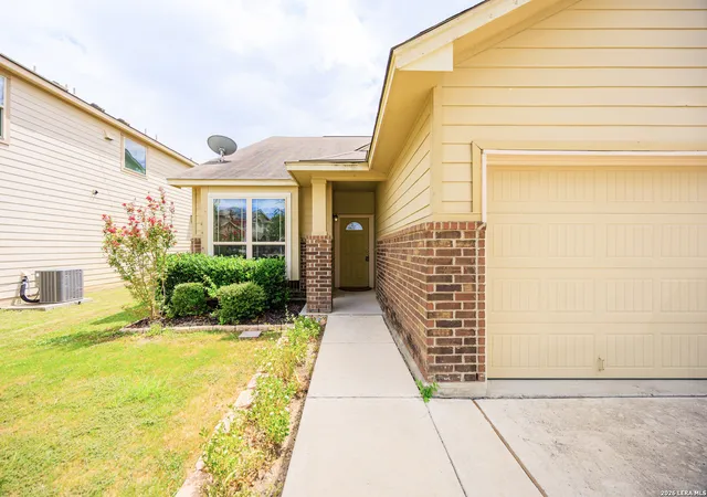 Photo 2 of Single family home for sale at 5806 Cielo Rnch, San Antonio, TX 78218 | MLS# 2010044 | Listing updated on 2026-09-12
