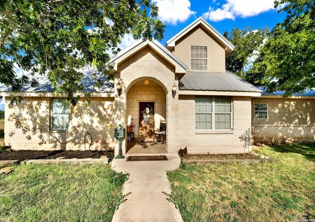 3rd image of 1466 County Road 456, Hondo, TX 78861 | MLS# 2010047