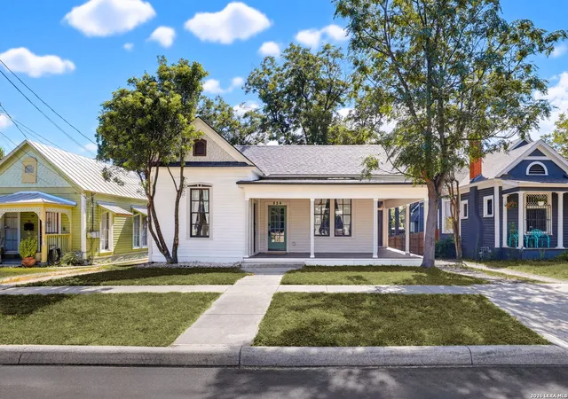 Photo 1 of Sale Pending at 824 N Pine St, San Antonio, TX 78202 | MLS# 2010083 | Listing updated on 2026-09-02