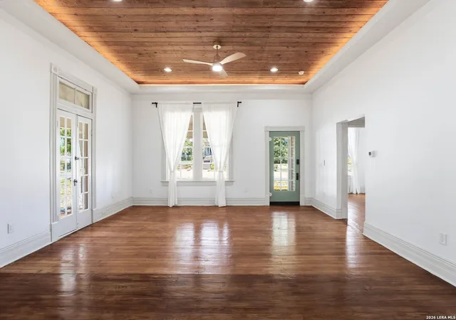 Photo 3 of Sale Pending at 824 N Pine St, San Antonio, TX 78202 | MLS# 2010083 | Listing updated on 2026-09-02