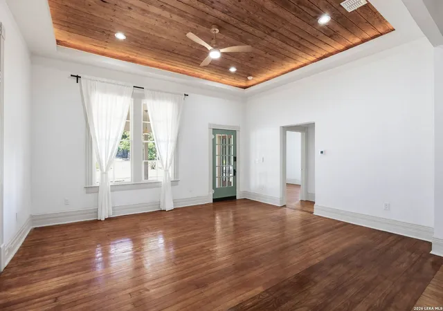 Photo 4 of Sale Pending at 824 N Pine St, San Antonio, TX 78202 | MLS# 2010083 | Listing updated on 2026-09-02