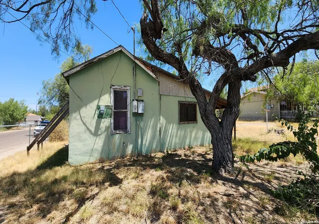 Photo 3 of Single family home for sale at 887 Austin St, Eagle Pass, TX 78852 | MLS# 2010090 | Listing updated on 2026-08-30