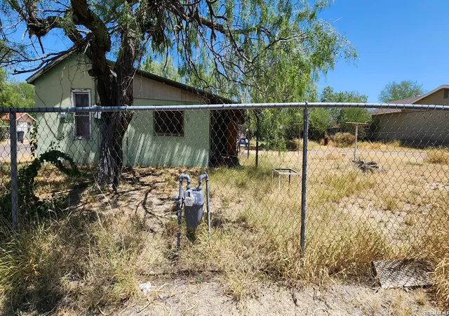 Photo 3 of Single family home for sale at 887 Austin St, Eagle Pass, TX 78852 | MLS# 2010090 | Listing updated on 2026-08-30