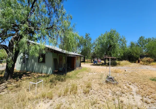Photo 4 of Single family home for sale at 887 Austin St, Eagle Pass, TX 78852 | MLS# 2010090 | Listing updated on 2026-08-30