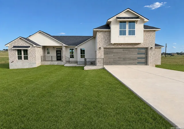 Photo 1 of Single family home for sale at 197 Lakeview Cir, La Vernia, TX 78121 | MLS# 2010092 | Listing updated on 2026-08-30