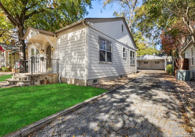 Photo 3 of Single family home for sale at 333 Redwood St, Alamo Heights, TX 78209 | MLS# 2010102 | Listing updated on 2026-08-30