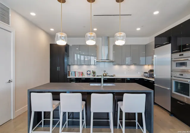 3rd image of 123 Lexington #APT 1406, San Antonio, TX 78205 | MLS# 2010105