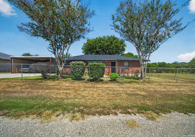 2nd image of 325 Wendy Ln, Seguin, TX 78155 | MLS# 2010139