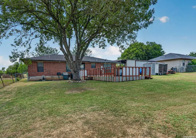 28th image of 325 Wendy Ln, Seguin, TX 78155 | MLS# 2010139