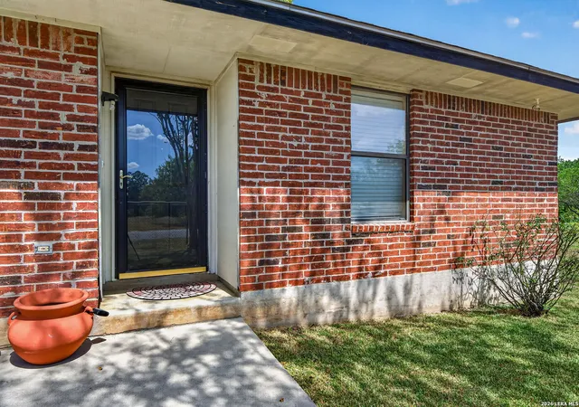 4th image of 325 Wendy Ln, Seguin, TX 78155 | MLS# 2010139