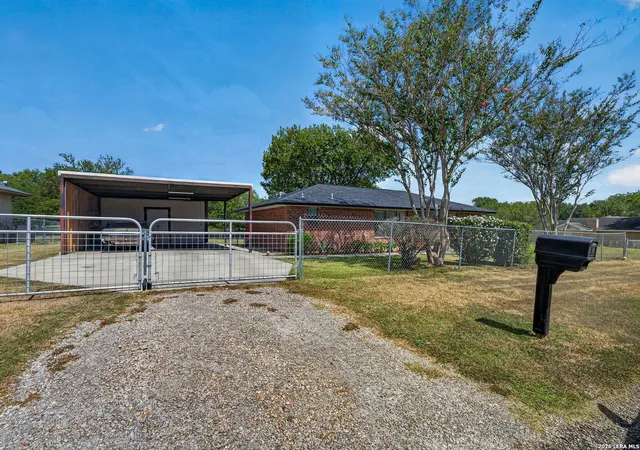 5th image of 325 Wendy Ln, Seguin, TX 78155 | MLS# 2010139