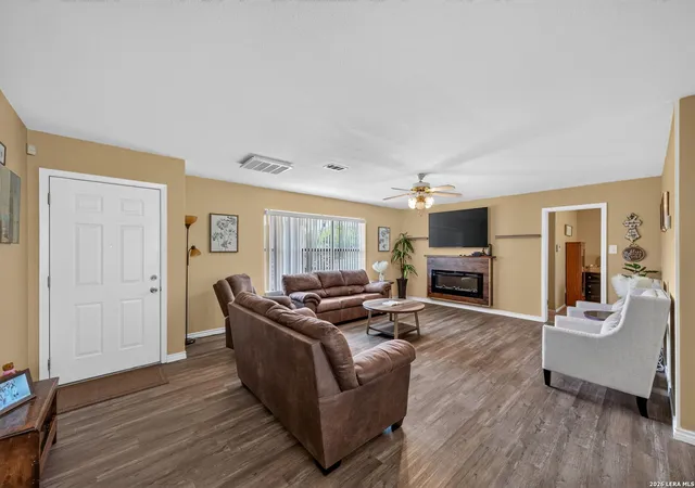 Photo 3 of Single family home for sale at 325 Wendy Ln, Seguin, TX 78155 | MLS# 2010139 | Listing updated on 2026-09-22