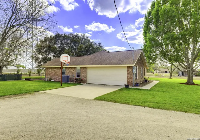 Photo 3 of House for sale at 8416 Fm 541, Stockdale, TX 78160 | MLS# 2010144 | Listing updated on 2026-09-18