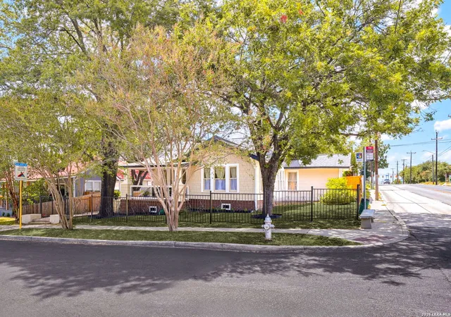 2nd image of 1036 W Russell Pl, San Antonio, TX 78212 | MLS# 2010150