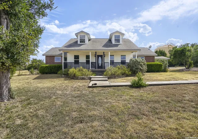 Photo 1 of Single family home for sale at 162 Arnold Dr, Canyon Lake, TX 78133 | MLS# 2010168 | Listing updated on 2026-09-03