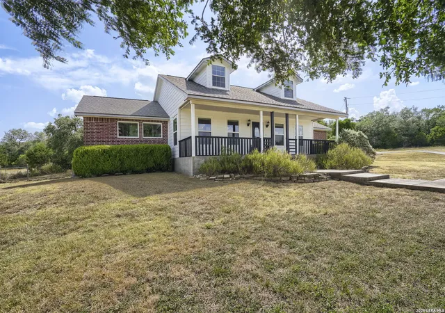 Photo 1 of Single family home for sale at 162 Arnold Dr, Canyon Lake, TX 78133 | MLS# 2010168 | Listing updated on 2026-09-03