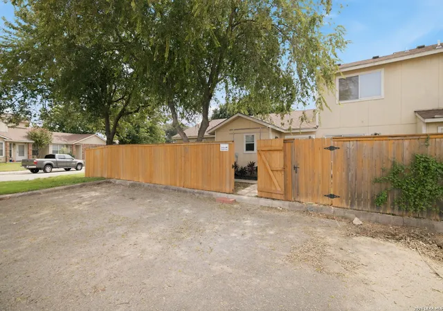 29th image of 9140 Timber Path #UNIT 1005, San Antonio, TX 78250 | MLS# 2010197