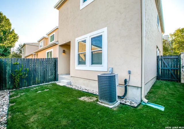 2nd image of 3202 Eisenhauer Rd, San Antonio, TX 78209