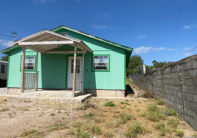2nd image of 1717 Calle Ginebra, Eagle Pass, TX 78852 | MLS# 2010223