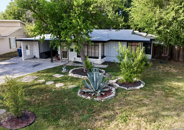 3rd image of 103 Greenhaven Dr, San Antonio, TX 78201 | MLS# 2010242
