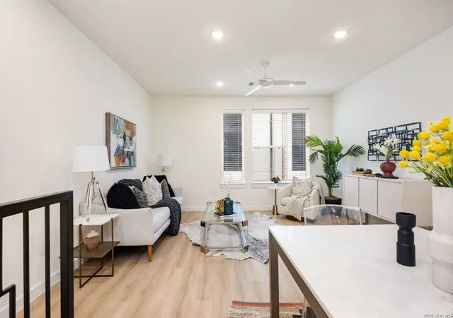 4th image of 719 E Locust #3106, San Antonio, TX 78212 | MLS# 2010255