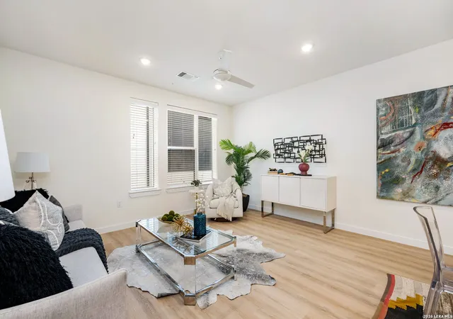 5th image of 719 E Locust #3106, San Antonio, TX 78212 | MLS# 2010255