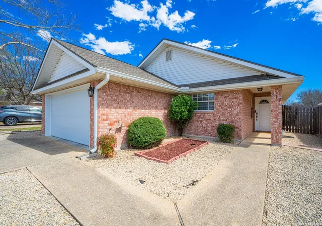 Photo 1 of Single family home for sale at 217 Coronado Cir, Kerrville, TX 78028 | MLS# 2010260 | Listing updated on 2026-08-31