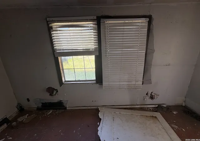 2nd image of 1320 Avenue B, Hondo, TX 78861 | MLS# 2010271