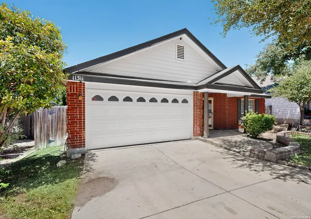 Photo 3 of Sale Pending at 11311 Faywood, Helotes, TX 78023 | MLS# 2010300 | Listing updated on 2026-08-31