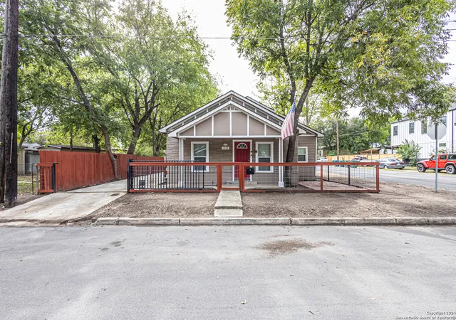 2nd image of 1202 N Center, San Antonio, TX 78202 | MLS# 2010349
