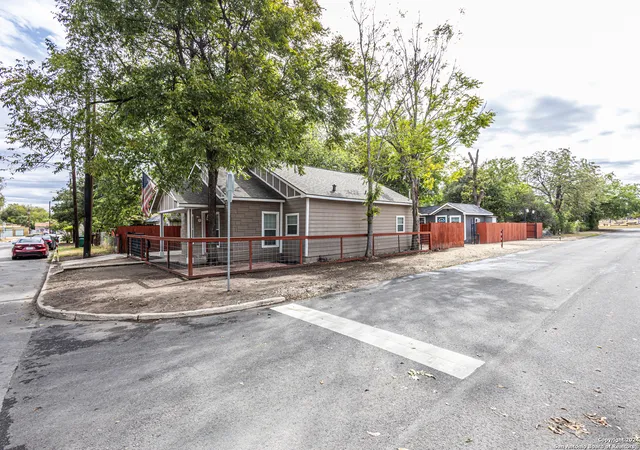 3rd image of 1202 N Center, San Antonio, TX 78202 | MLS# 2010349