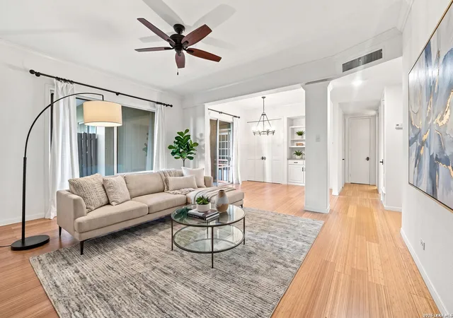Listing Photo 5 - Condo for sale in building located at 7709 Broadway, San Antonio, TX 78209 - Unit #323