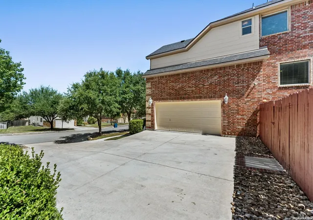 Photo 3 of Single family home for sale at 38 Sable Vly, San Antonio, TX 78258 | MLS# 2010359 | Listing updated on 2026-09-09