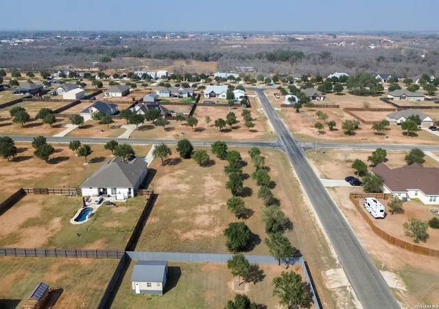 4th image of 165 E Medium Meadow Dr, Lytle, TX 78052 | MLS# 2010360