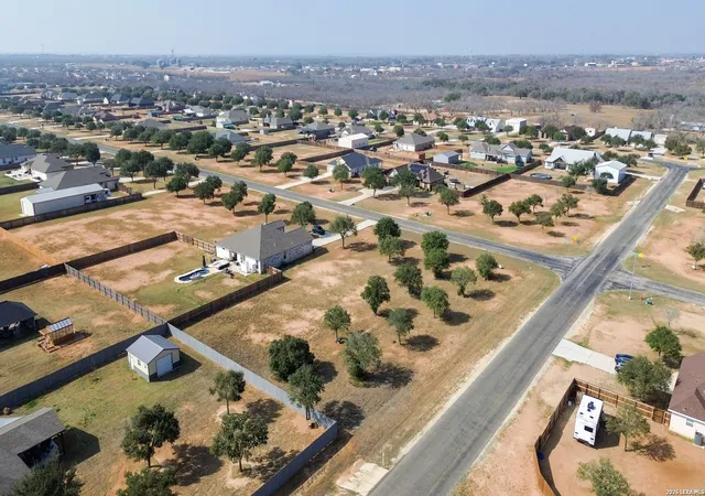 5th image of 165 E Medium Meadow Dr, Lytle, TX 78052 | MLS# 2010360