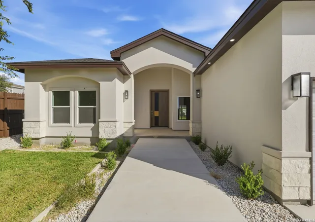 Photo 3 of Sale Pending at 7801 Yellow Bark, Selma, TX 78154 | MLS# 2010386 | Listing updated on 2026-09-23