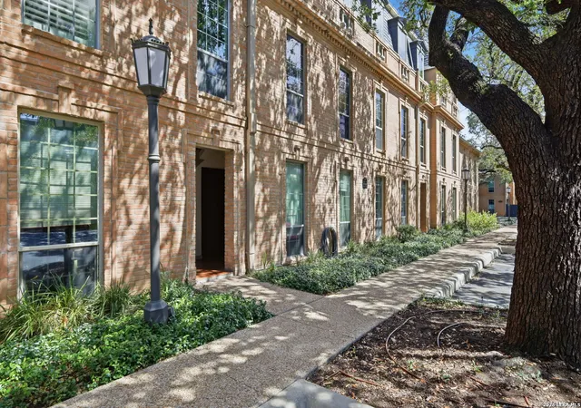 2nd image of 7711 Broadway #32C, San Antonio, TX 78209 | MLS# 2010442