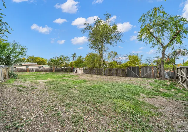 2nd image of 919 Saint Anthony Ave, San Antonio, TX 78210 | MLS# 2010443