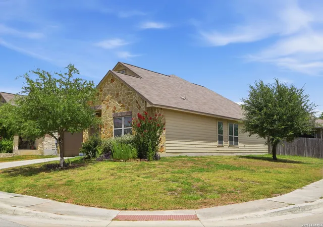 2nd image of 726 Gray Cloud Dr, New Braunfels, TX 78130 | MLS# 2010444