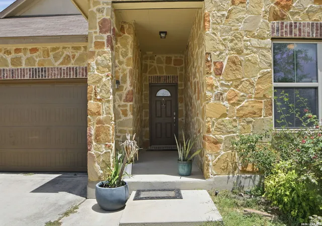 Photo 3 of Single family home for sale at 726 Gray Cloud Dr, New Braunfels, TX 78130 | MLS# 2010444 | Listing updated on 2026-09-15