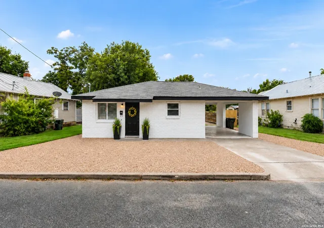 Photo 1 of Single family home for sale at 205 Mistletoe St, Fredericksburg, TX 78624 | MLS# 2011527 | Listing updated on 2026-09-24