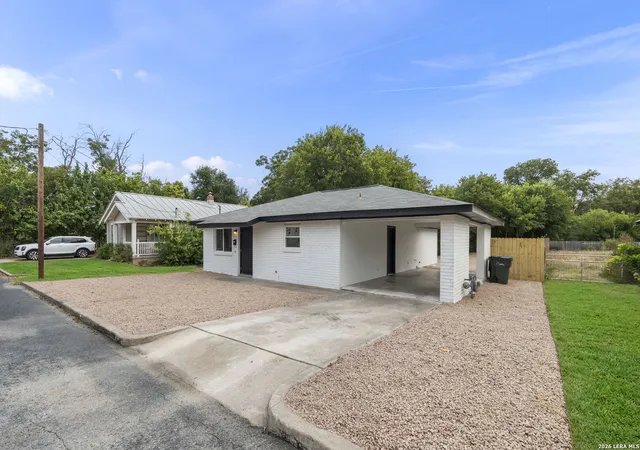 Photo 3 of Single family home for sale at 205 Mistletoe St, Fredericksburg, TX 78624 | MLS# 2011527 | Listing updated on 2026-09-24