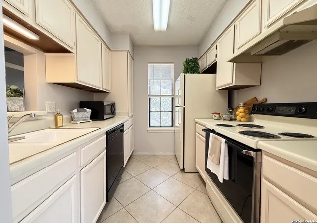 Photo 3 of Condo for sale at 4212 Medical Dr #608, San Antonio, TX 78229 | MLS# 2012091 | Listing updated on 2026-09-08