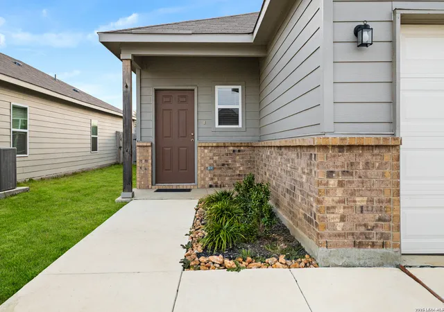 Photo 3 of Single family home for sale at 14631 Stirrup Trce, Elmendorf, TX 78112 | MLS# 2012788 | Listing updated on 2026-09-11